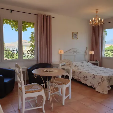 A Merula 2* Calvi (Corsica)