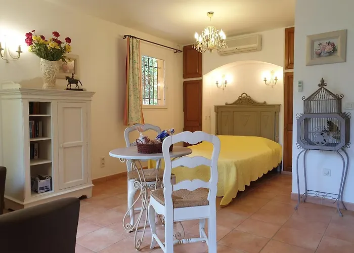 A Merula Aparthotel 2*