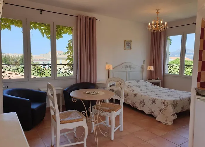 A Merula 2* Calvi (Corsica)