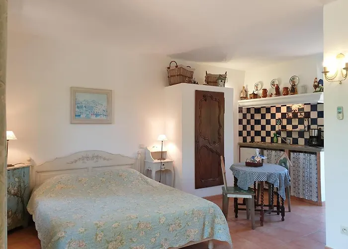 A Merula 2* Calvi (Corsica)